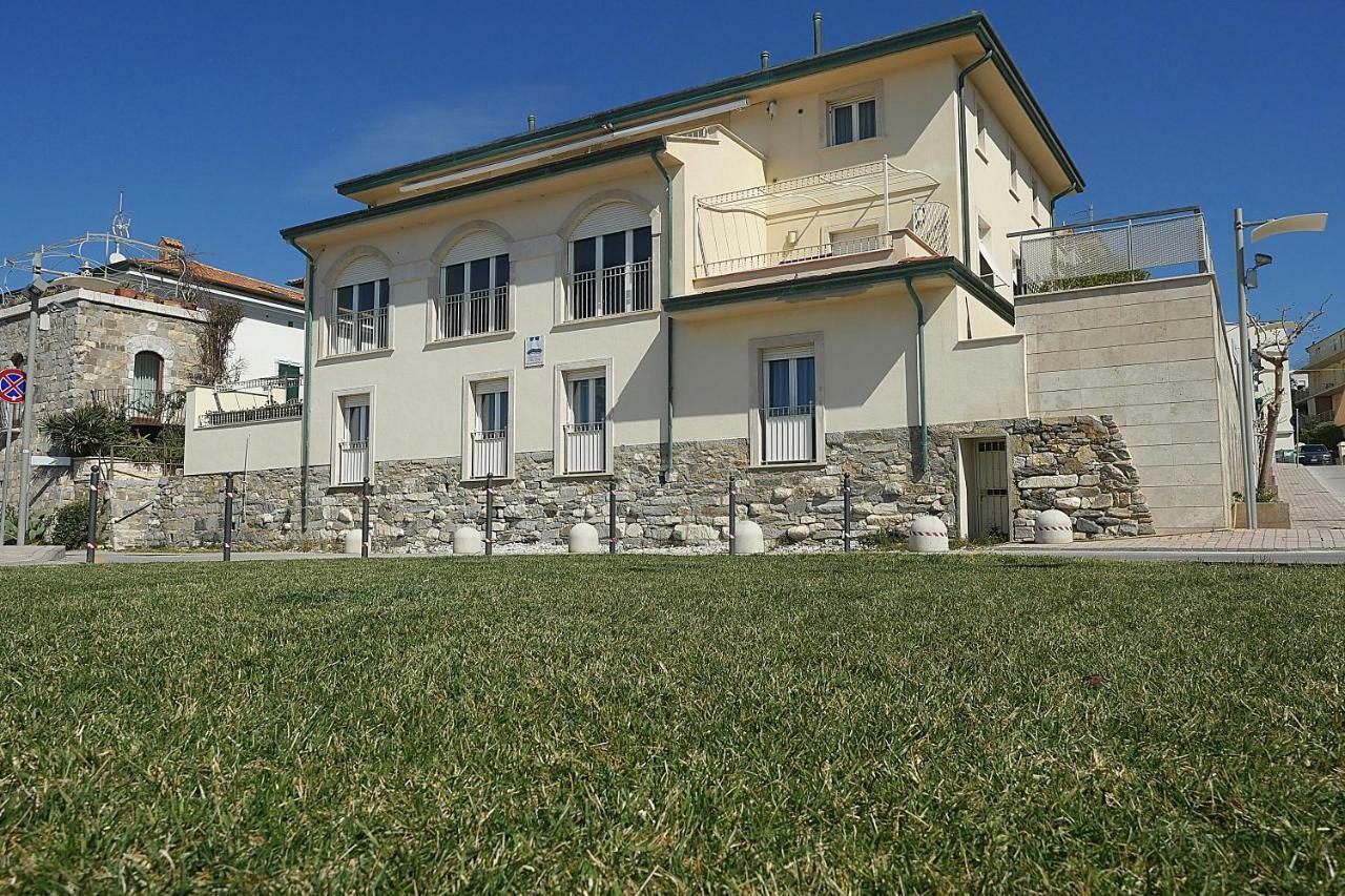 Residence Villa Livia Сан Винченцо Екстериор снимка